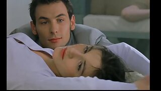 חמוד מתולתל בונה עינ ...